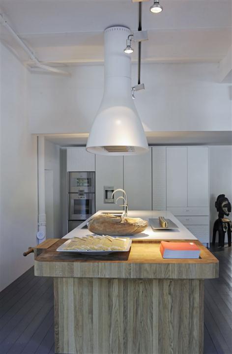 Black-Elegant-And-Modern-Kitchen-Design-1